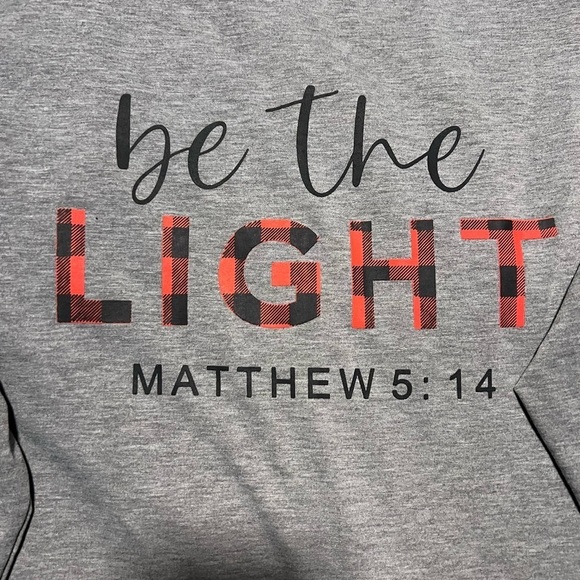 088. āBe the Light Matthew 5:14ā Gray Christmas Sweater M - Picture 2 of 4